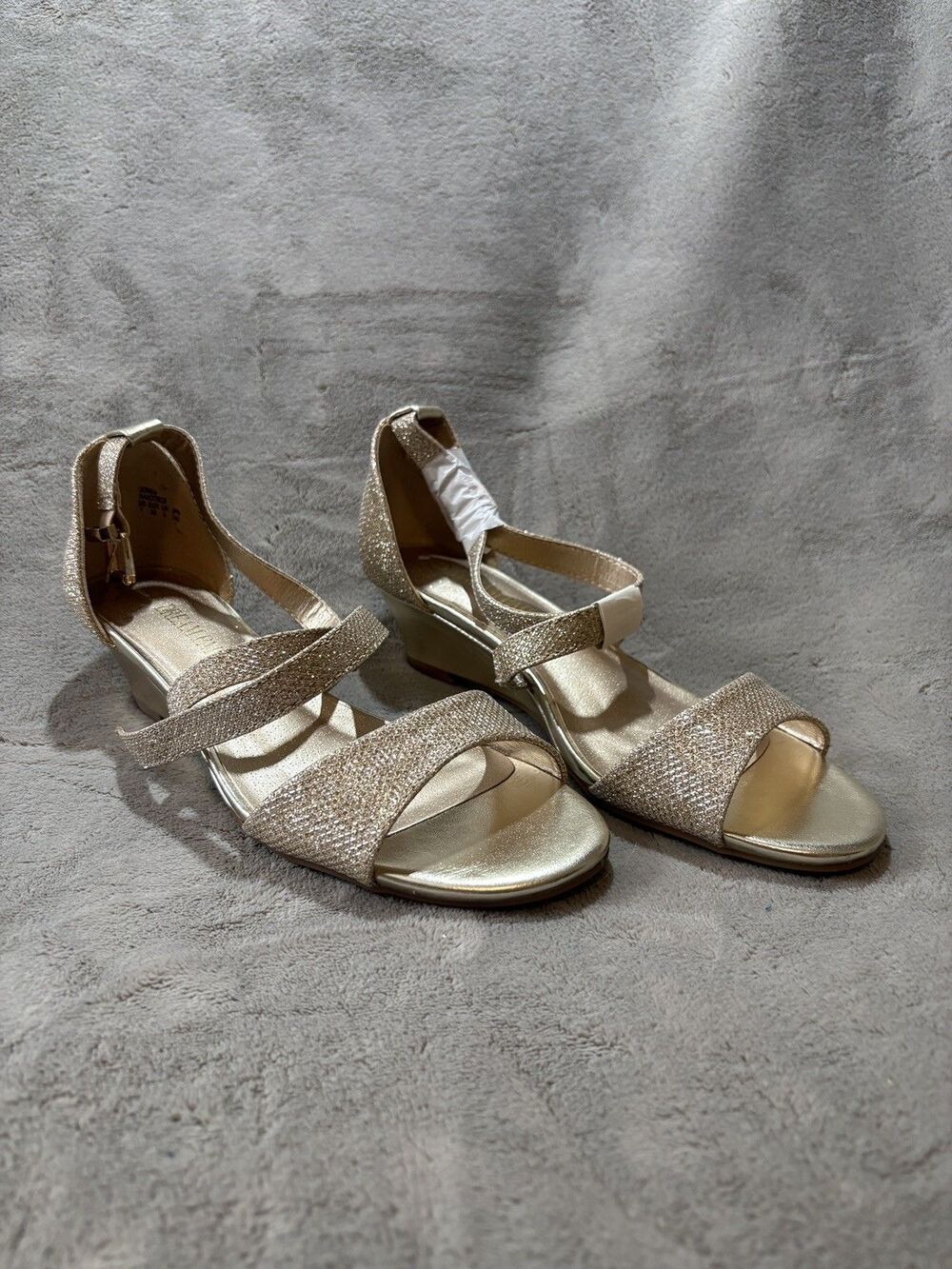 NWT Women's Dream Pairs Gold Glitter Wedge Sandals (Size 7)